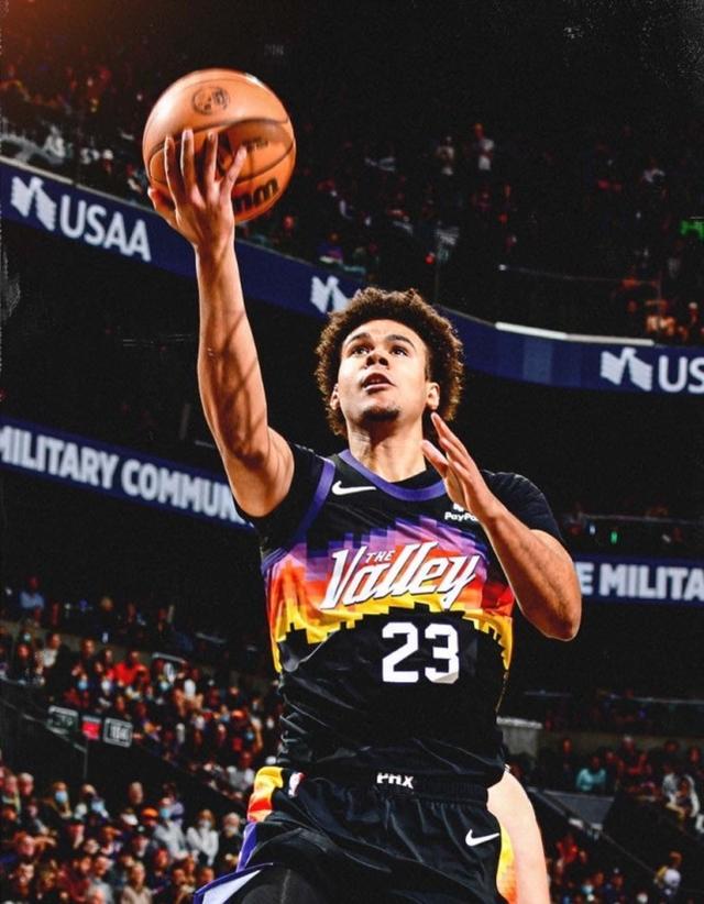 包含里程碑夜山东男篮复出首秀；法国杯转会期刷纪录；更衣室稳定；心理建设被强调的词条