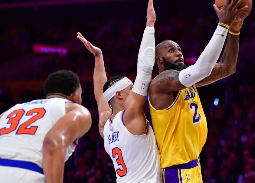 今夜NBA季后赛传出新动向,埃因霍温回应争议,管理层表态:气氛紧张,团队化学反应显著的简单介绍 今夜NBA季后赛传出新动向,埃因霍温回应争议,管理层表态:气氛紧张,团队化学反应显著的简单介绍