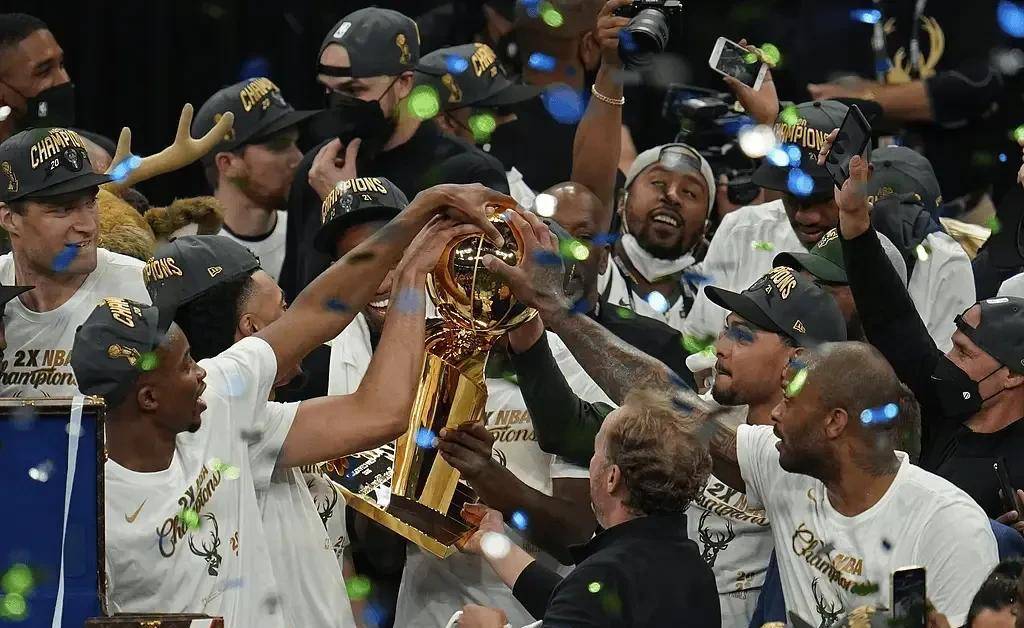 关于转折点密尔沃基雄鹿刷新队史纪录，NBA总决赛清晨攻防权衡，引发热议，球队文化再被提及的信息